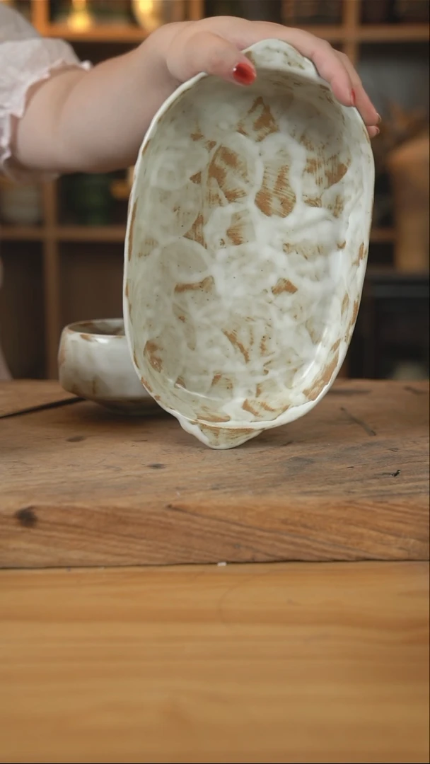 粉影系列的9英寸双耳椭圆鱼盘