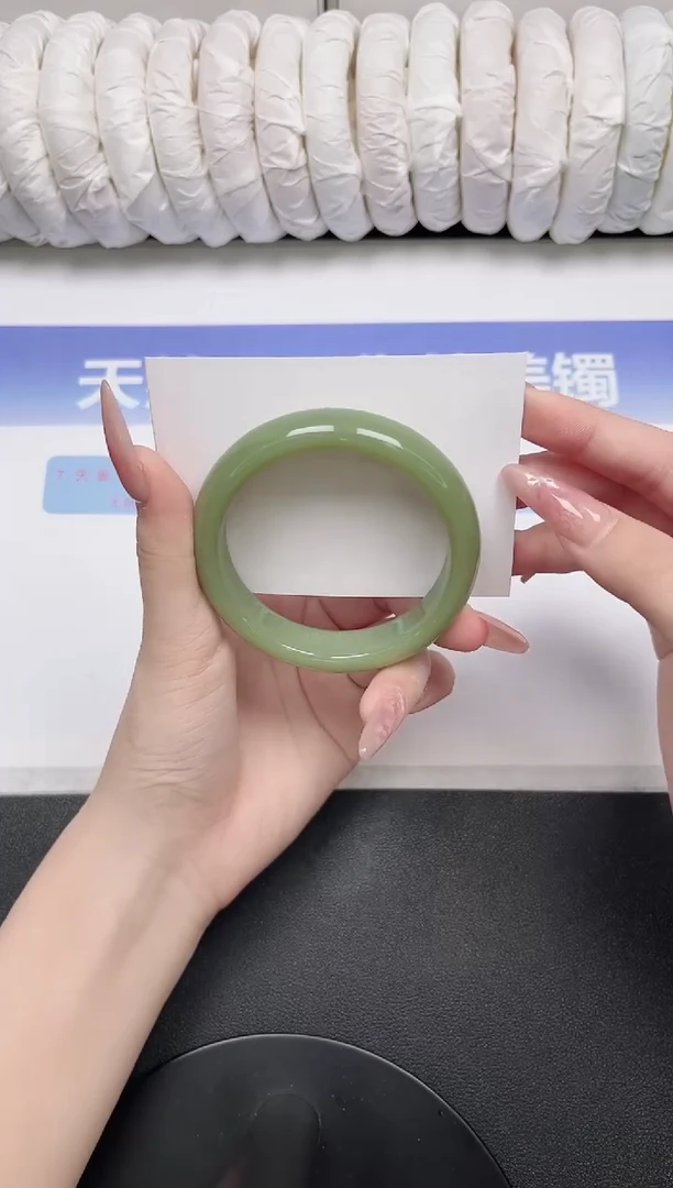 未镶嵌手镯石英质玉47-56.2