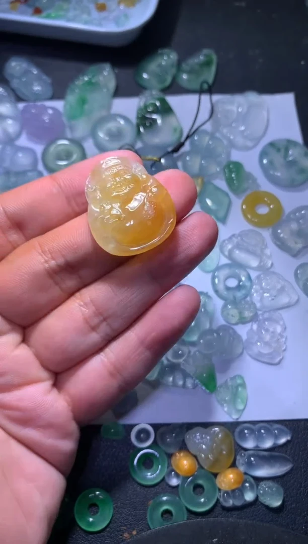 【闪购商品】翡翠颈饰未镶嵌黄财神