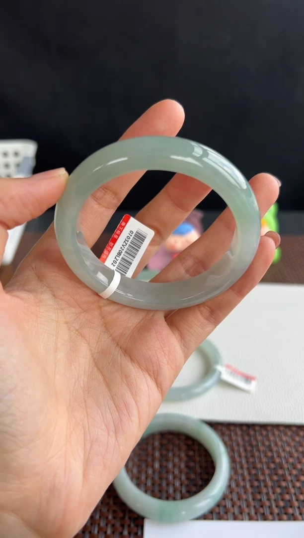 翡翠手镯未镶嵌刘*?44号55.3*12.*8