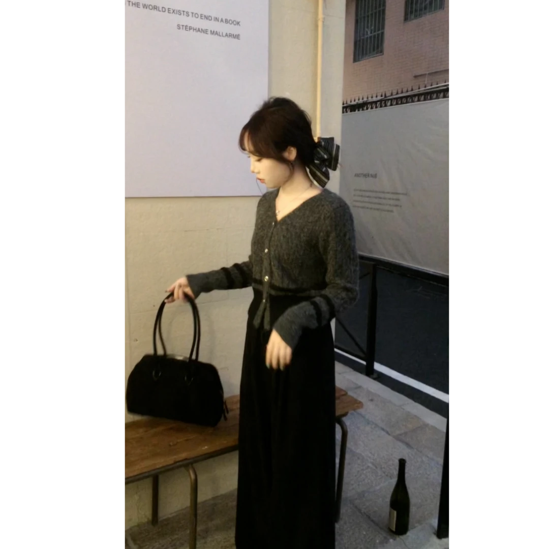 YPP！【轻启冬日】2024年冬季韩系小众设计V领显瘦坑条撞色开衫毛衣