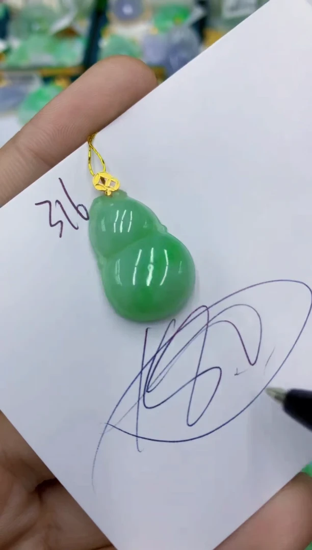翡翠18K金镶嵌颈饰11111111111