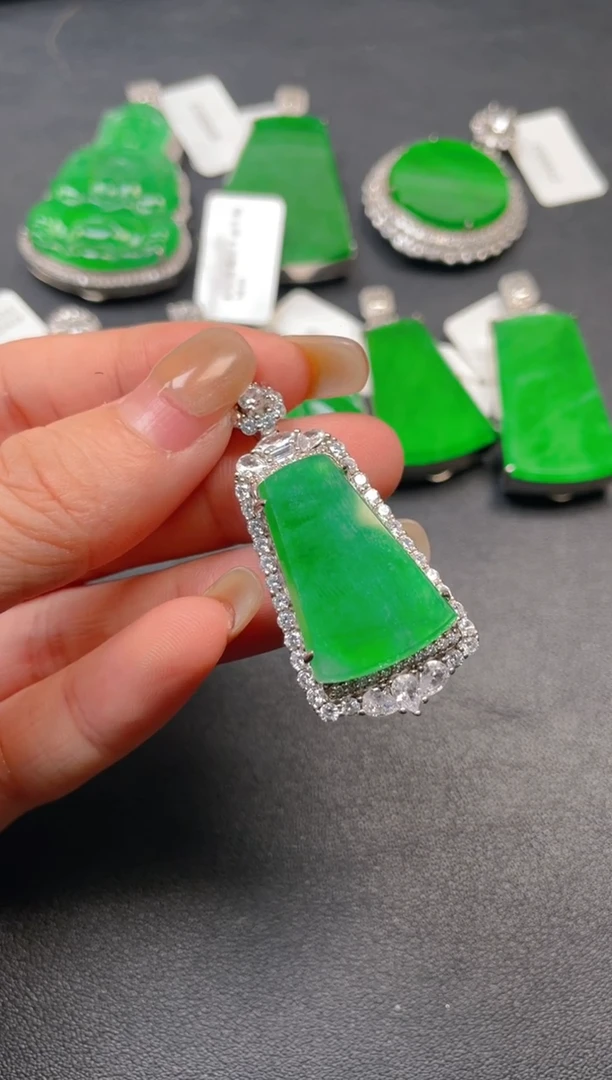 颈饰银S925镶嵌翡翠吊坠