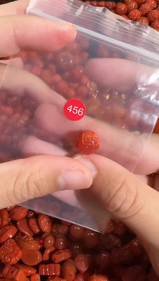 颈饰未镶嵌南红玛瑙1