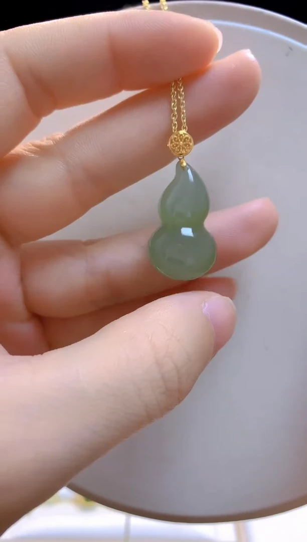 和田玉18K金镶嵌吊坠(赠链)立体葫芦