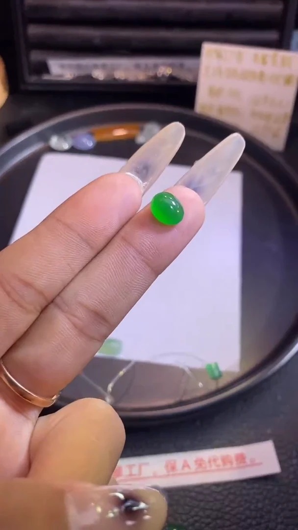 翡翠挂件未镶嵌蛋面