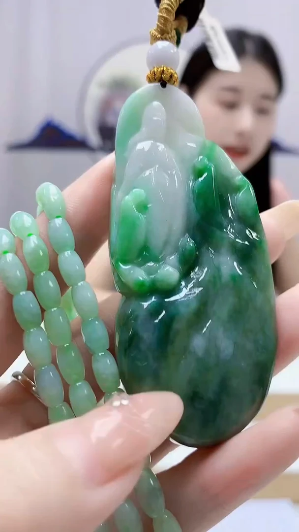 未镶嵌定制翡翠4812DD-毛货挂件赠珠链46