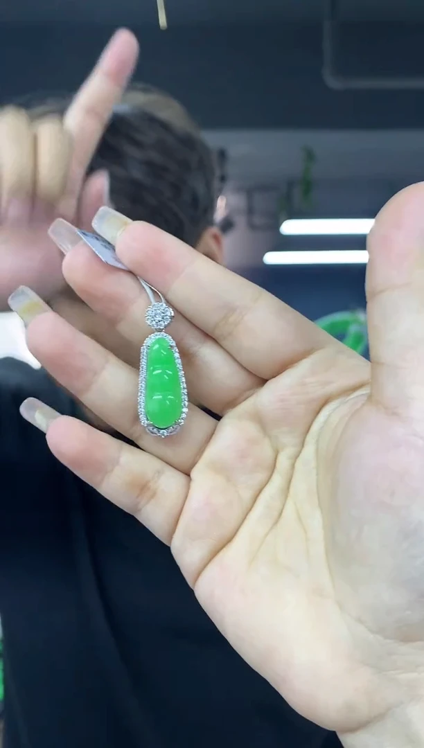 翡翠未镶嵌颈饰多样性发其一颜色微差