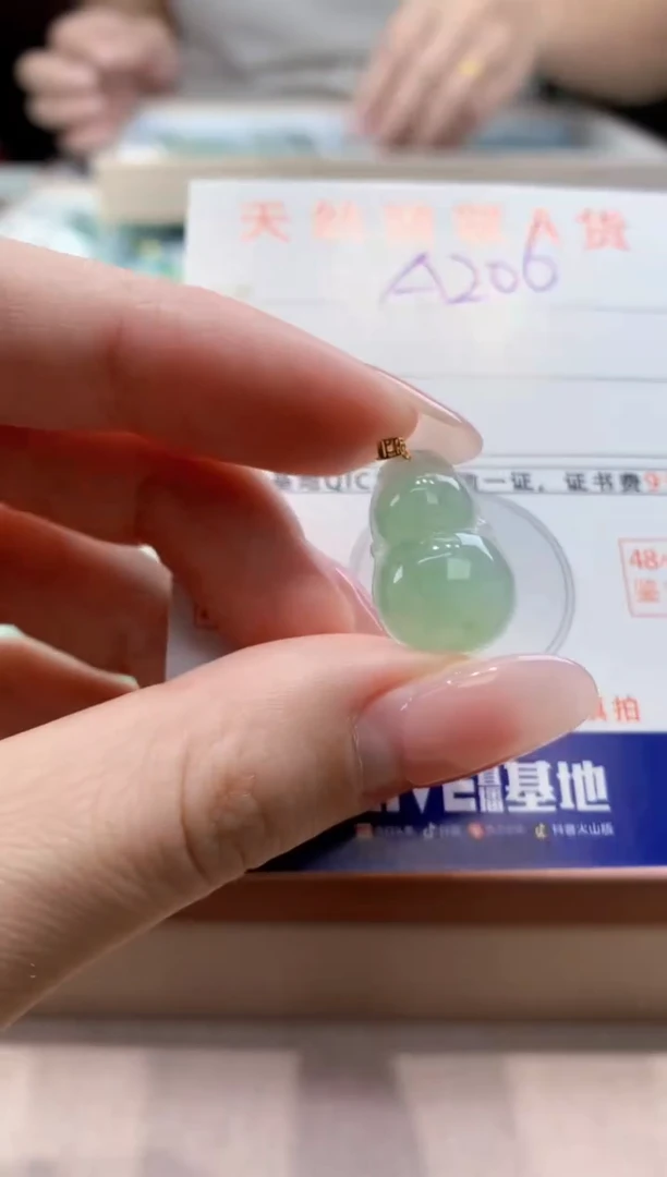 颈饰18K金镶嵌翡翠天然缅甸a货翡翠