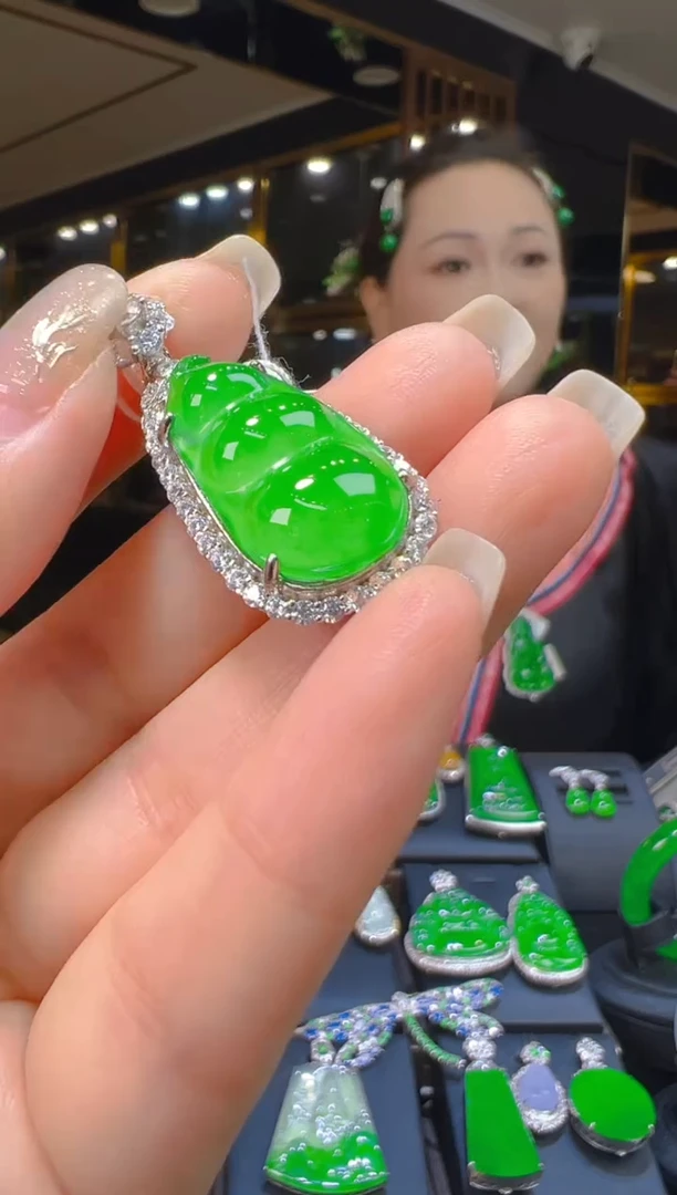 吊坠(赠链)银S925镶嵌翡翠014（多样性发其一）