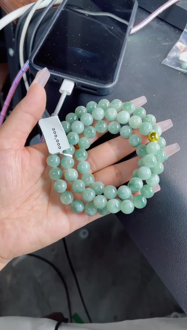 翡翠戒指未镶嵌珠串