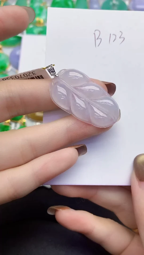 颈饰18K金镶嵌翡翠缅甸天然翡翠A货