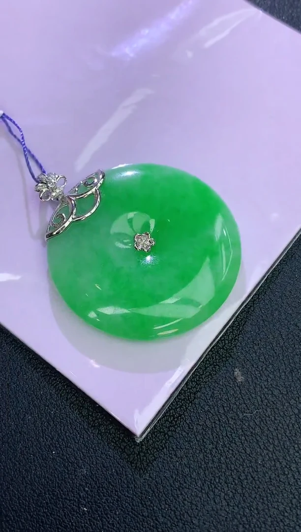 颈饰18K金镶嵌翡翠赠礼盒证书 麦麦