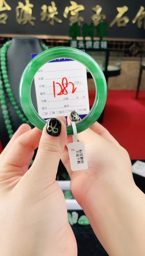 未镶嵌手镯石英质玉（非洲翠）微瑕介意勿拍