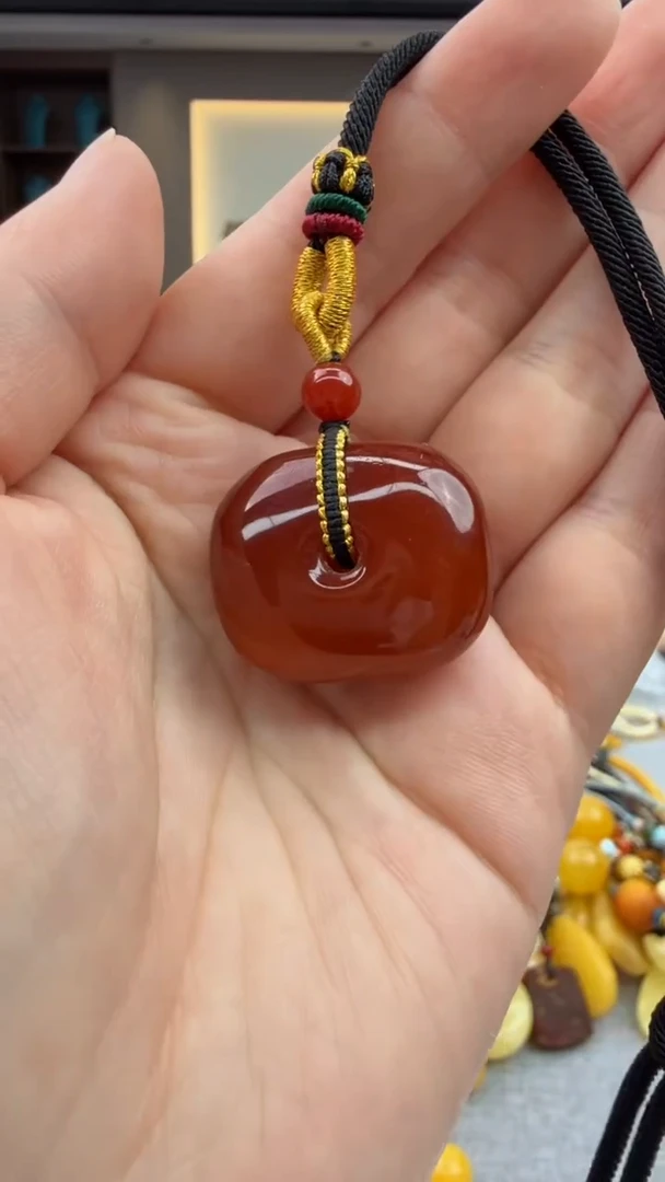 琥珀颈饰未镶嵌5秒拍号 假一罚三