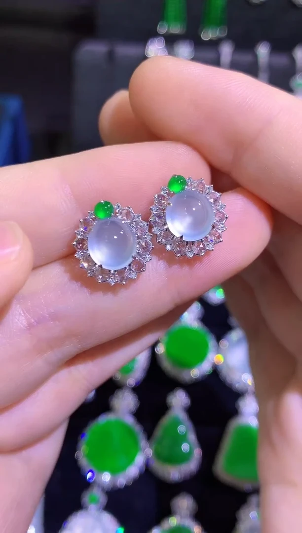 18K金镶嵌翡翠耳饰玻璃种蛋面不封底