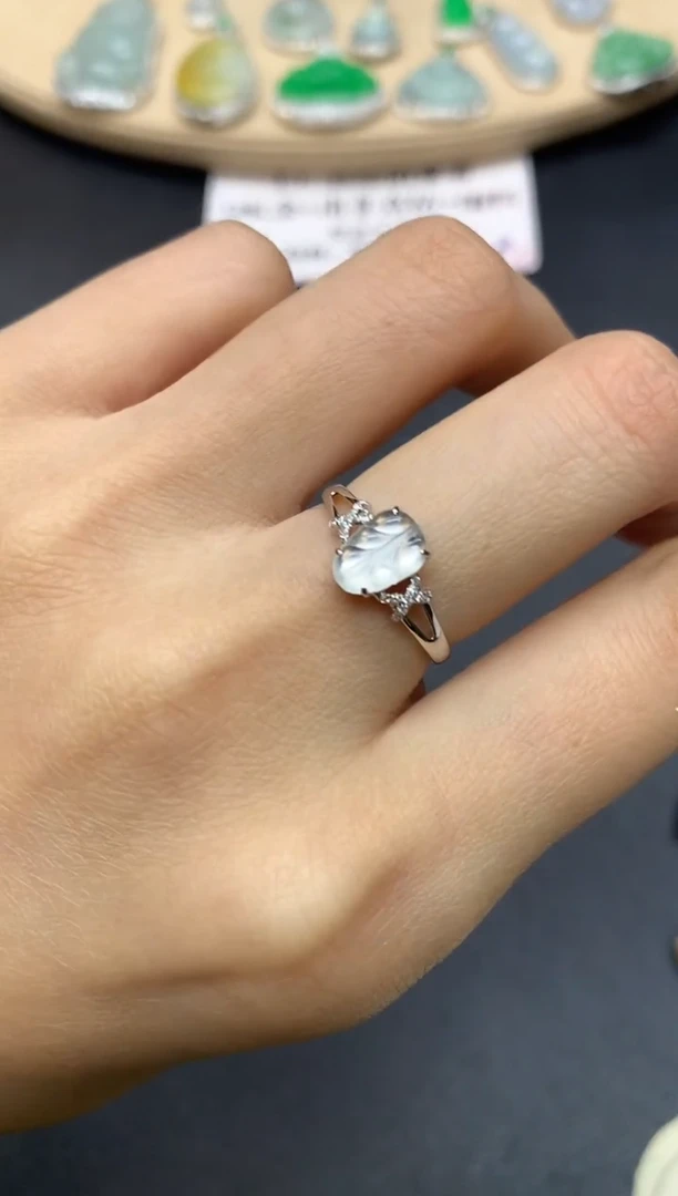 翡翠戒指18K金镶嵌叶子【无服务费】