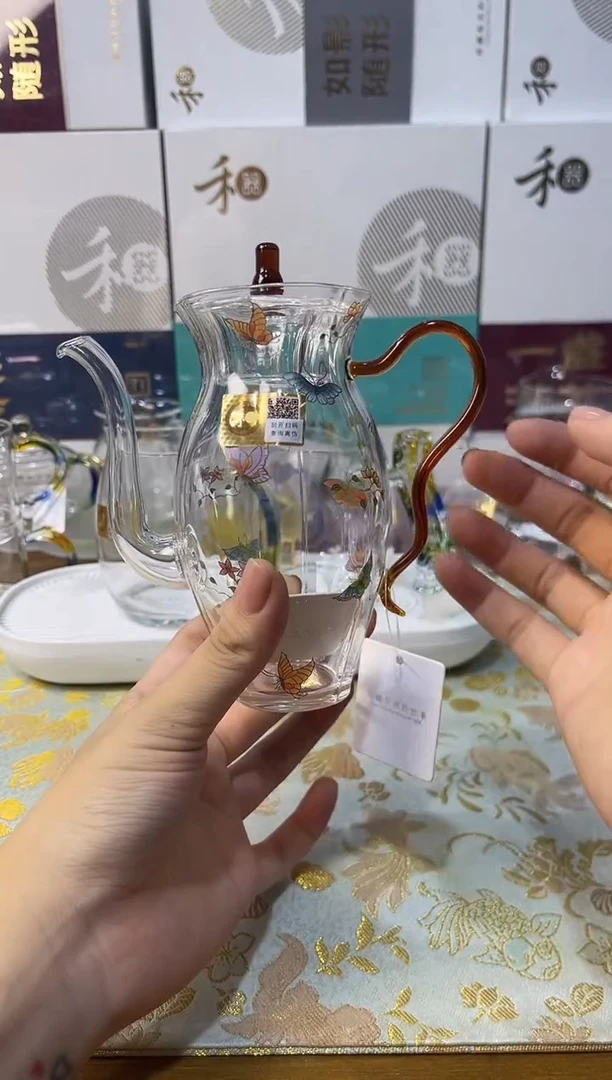 蝶恋花花容壶琥珀