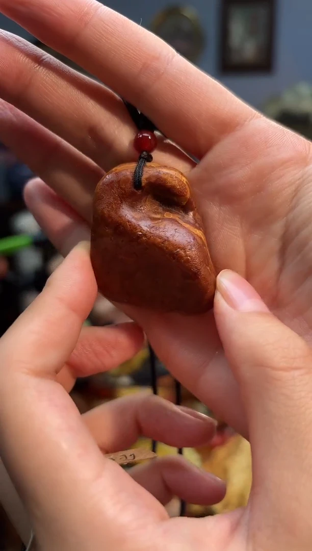 琥珀颈饰未镶嵌吊坠