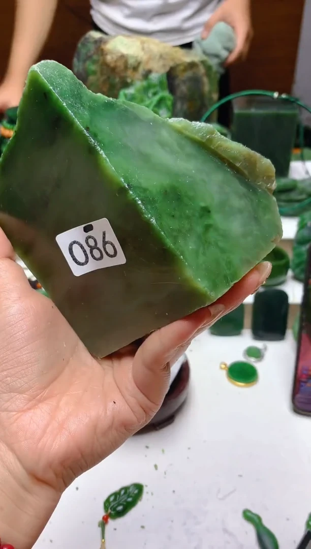 未镶嵌和田玉（碧玉）珠宝半成品1