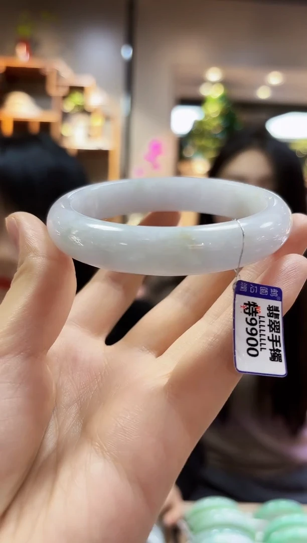 【闪购商品】翡翠颈饰未镶嵌62.4手镯