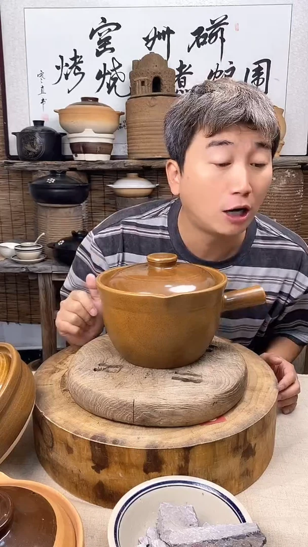 山茶色2.8升陶土砂锅