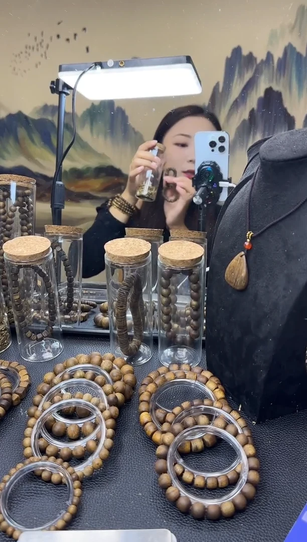 嘻****馆莺歌绿奇楠勾丝 燃香