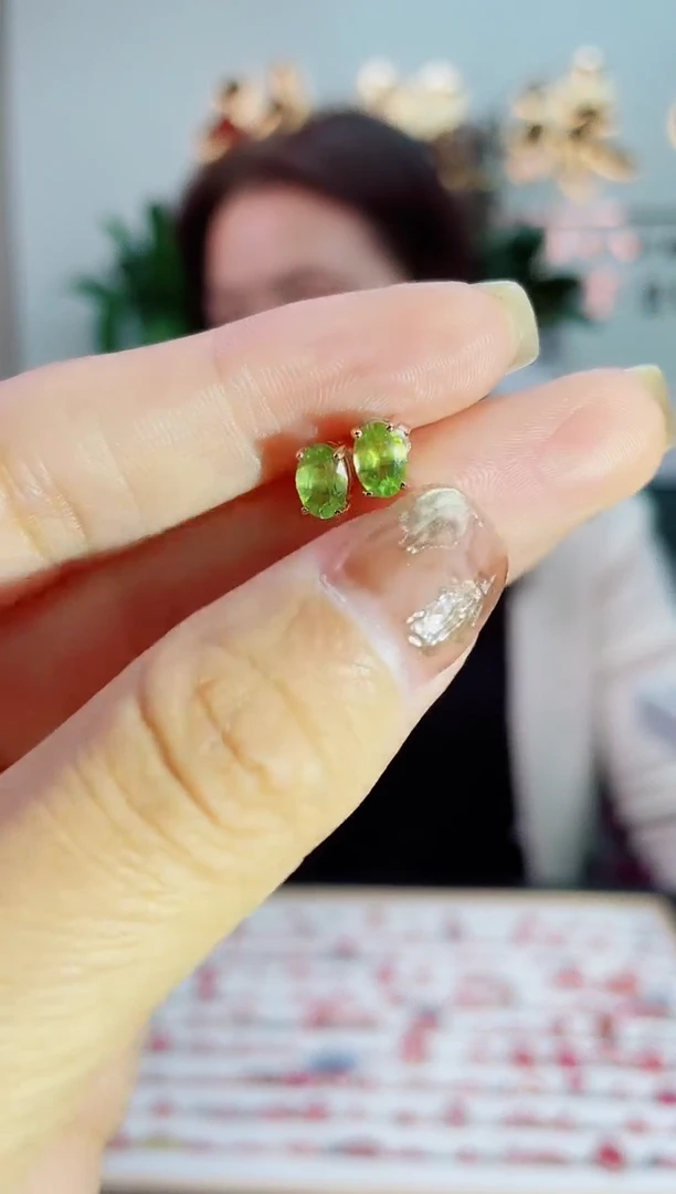 银S925镶嵌色橄榄石耳饰