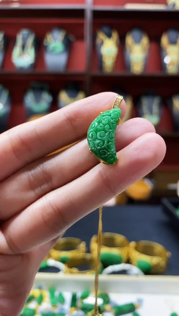 颈饰未镶嵌翡翠吊坠
