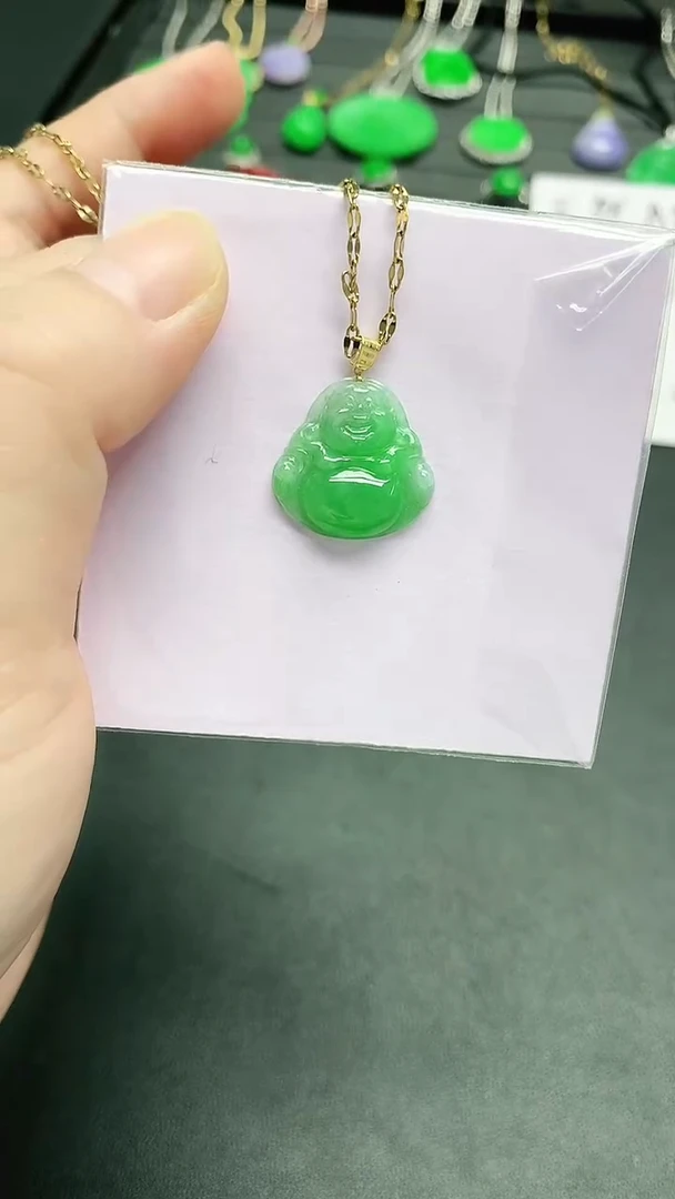 颈饰18K金镶嵌翡翠赠礼盒证书