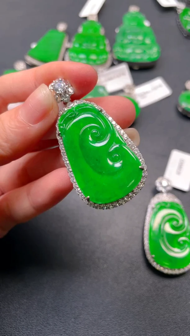 颈饰银S925镶嵌翡翠吊坠