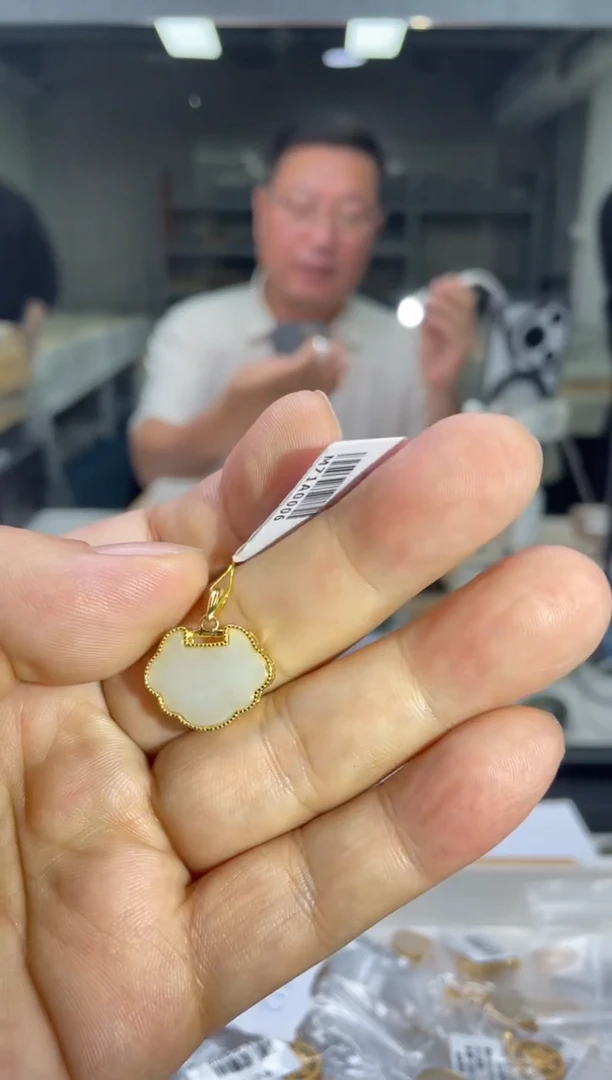 【闪购商品】和田玉吊坠银S925镶嵌如意锁送皮绳多样性发货其一