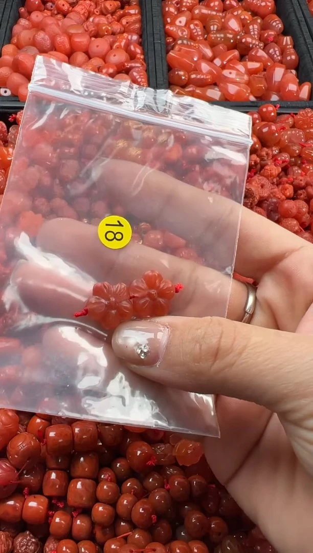 【闪购商品】南红玛瑙颈饰未镶嵌1