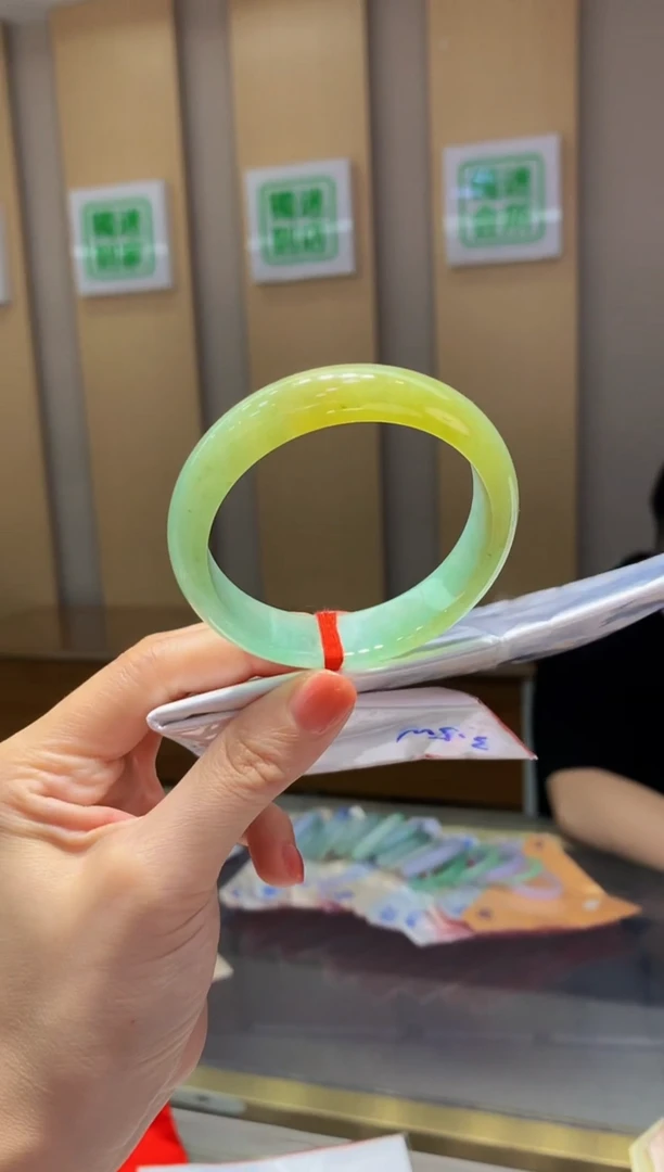 翡翠手镯未镶嵌-Q187圈口55.5*14.7*7.5