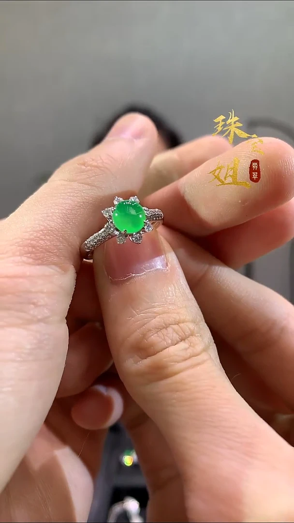 18K金镶嵌戒指翡翠戒指