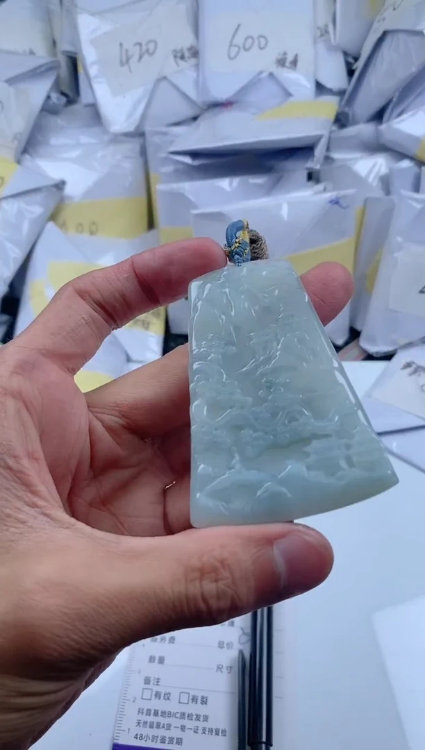 翡翠未镶嵌颈饰