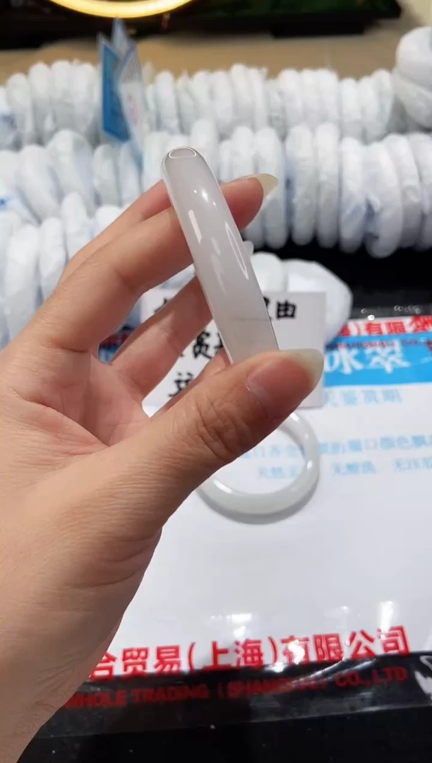 【闪购商品】石英质玉手镯未镶嵌105-58.6