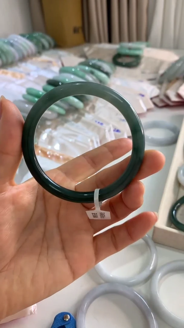 未镶嵌手镯翡翠58.5圆条深油绿