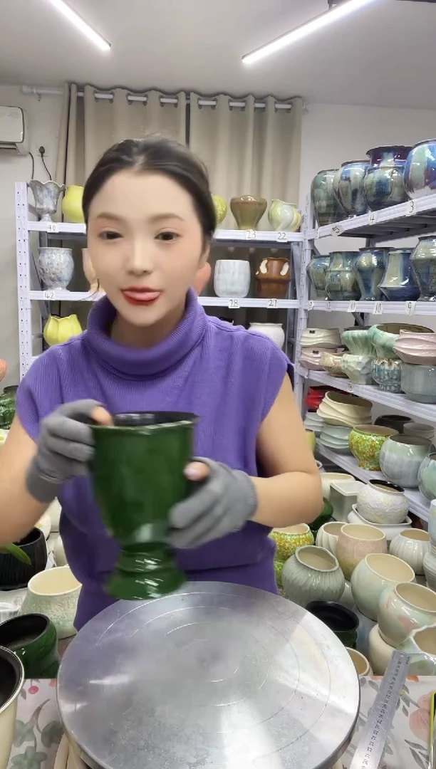 【12.4号】  花盆  高 ：  17  口：11