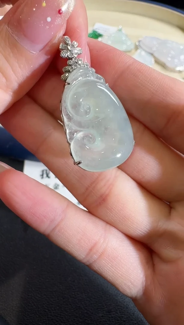 【闪购商品】翡翠吊坠(不含链)18K金镶嵌【源头工厂】钻石镶嵌