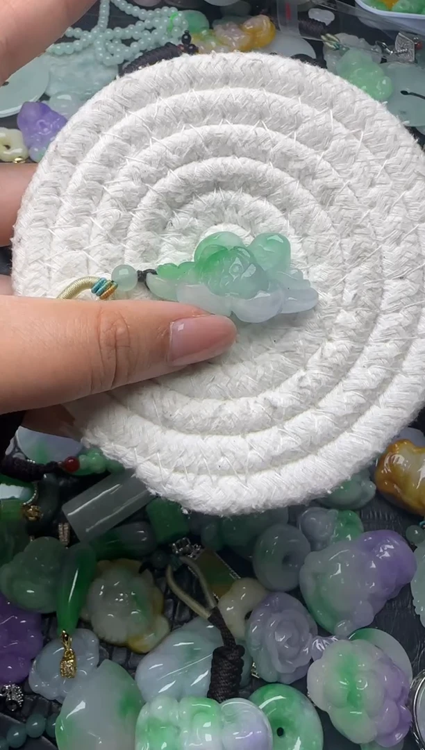 颈饰未镶嵌翡翠缅甸翡翠吊坠