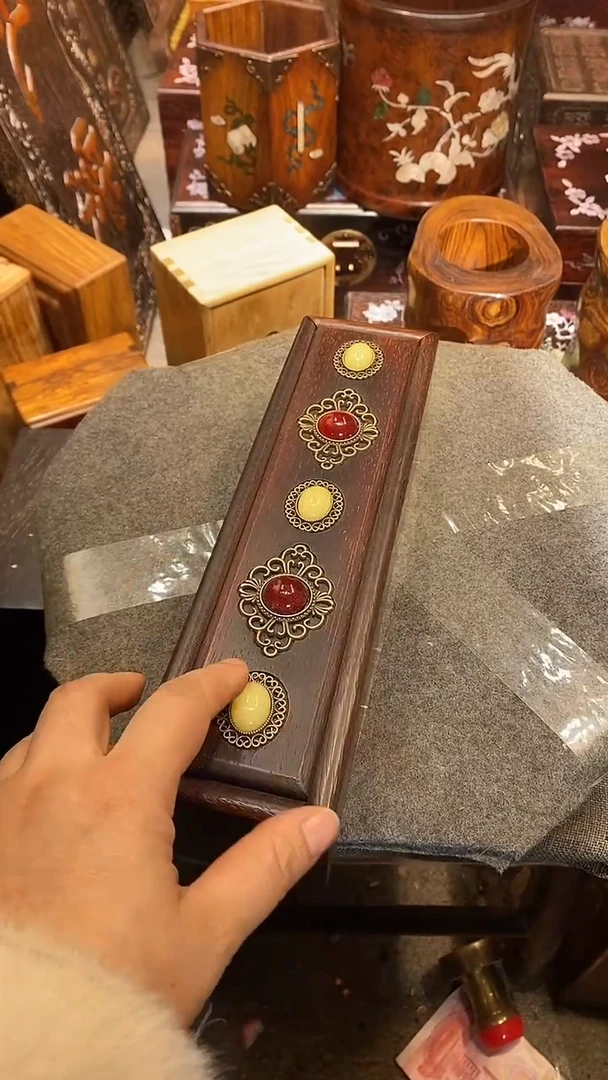 木木雕款盒子一个