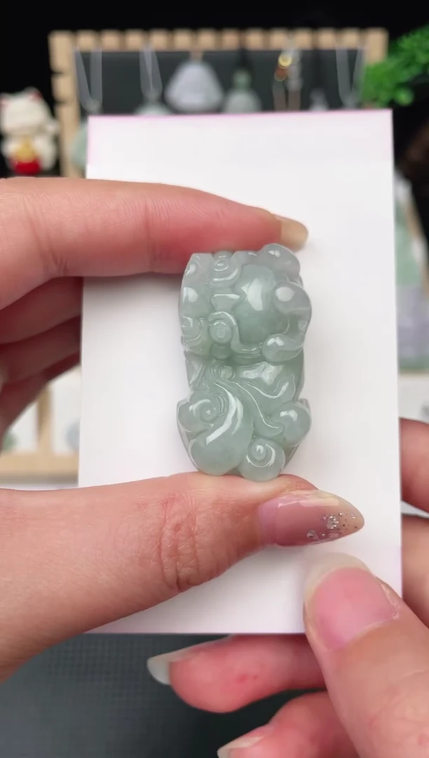 翡翠未镶嵌颈饰貔貅