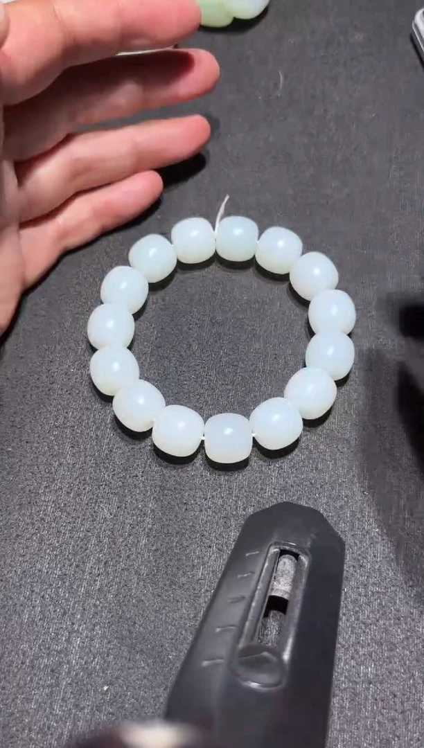 未镶嵌和田玉（糖玉）挂件和田玉
