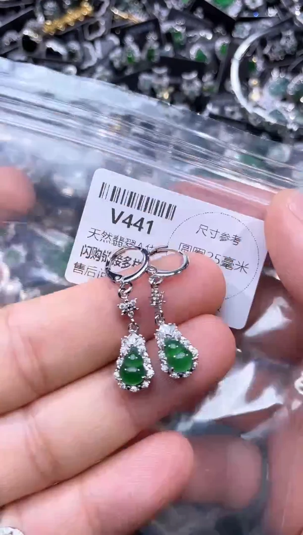 【闪购商品】翡翠颈饰未镶嵌V441耳扣