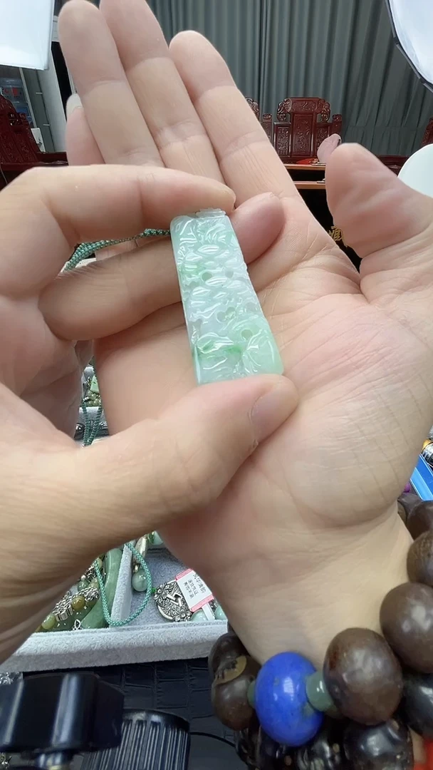 颈饰未镶嵌翡翠翡翠山水吊坠