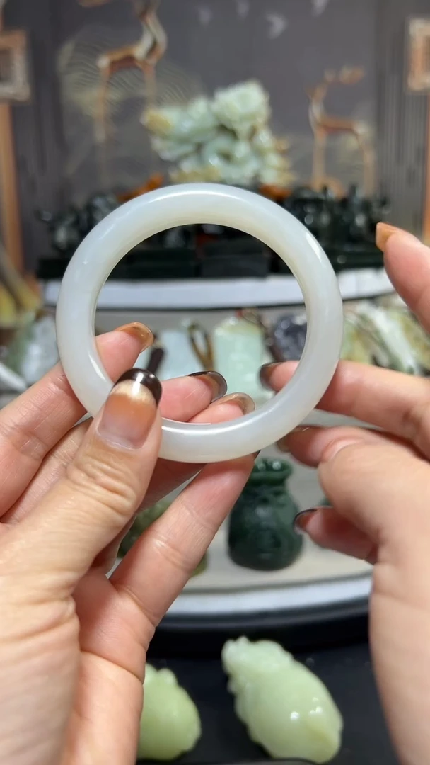 未镶嵌和田玉把件手镯