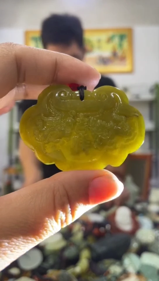 未镶嵌岫玉吊坠