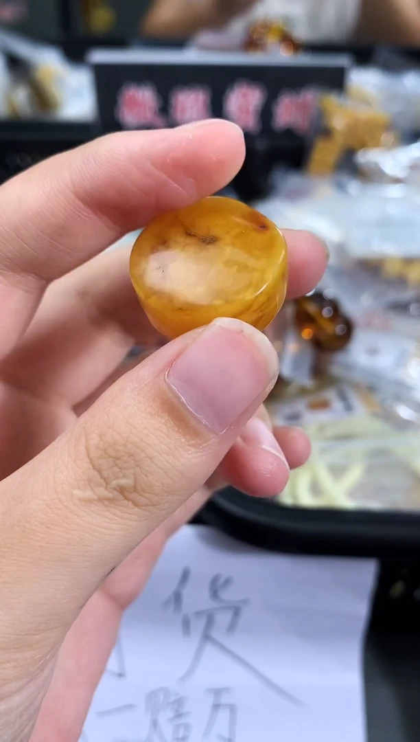 未镶嵌琥珀珠宝奇石183