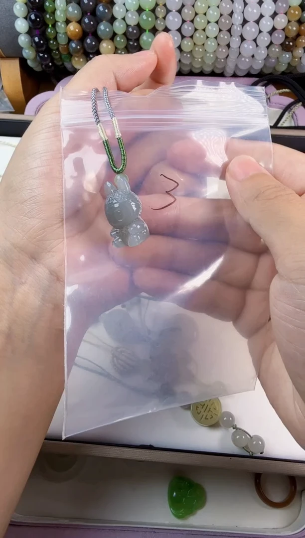 颈饰未镶嵌和田玉拉布布